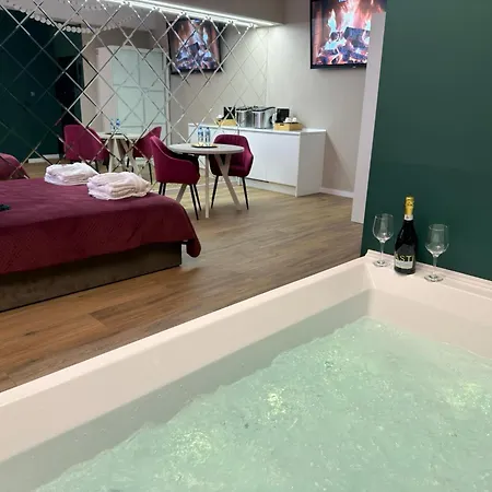 Z Jacuzzi Royal Rzeszowska *