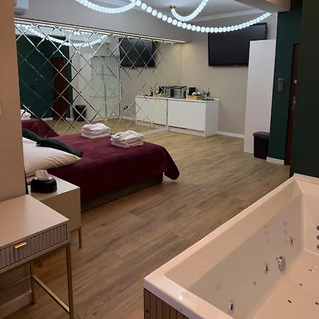 Z Jacuzzi Royal Rzeszowska Διαμέρισμα Krasków
